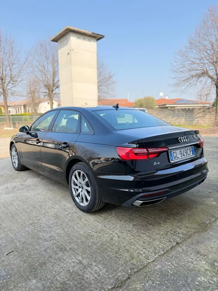 Usata Audi A4 135 CV (99 kW) 2022 Nero Berlina