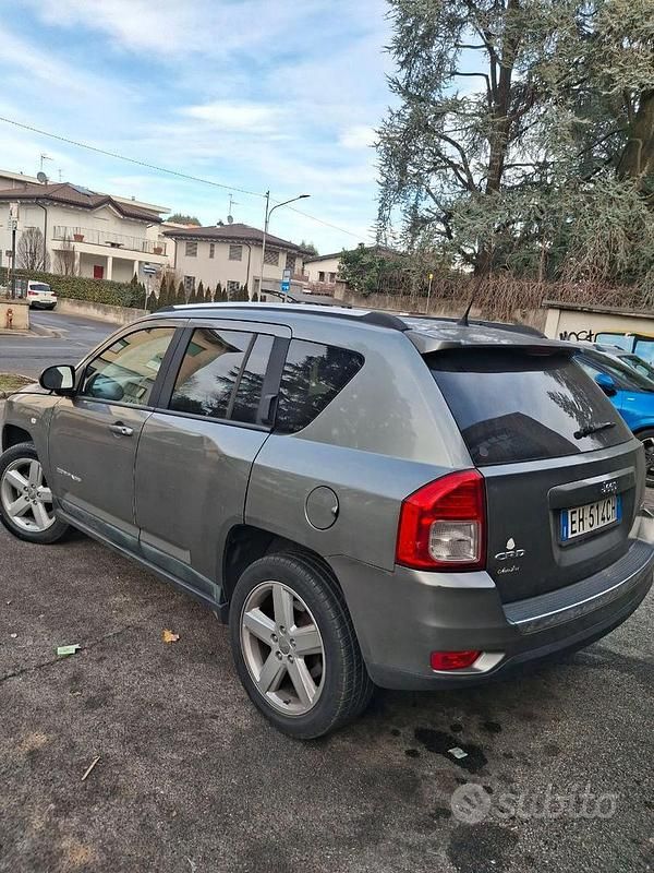 Usado Jeep Compass 163 CV (119 kW) 2012 Gris SUV