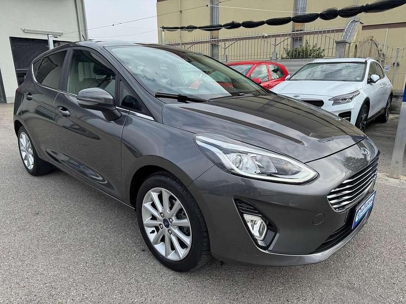 Usata Ford Fiesta Titanium 75 CV (55 kW) 2019 Grigio Utilitaria