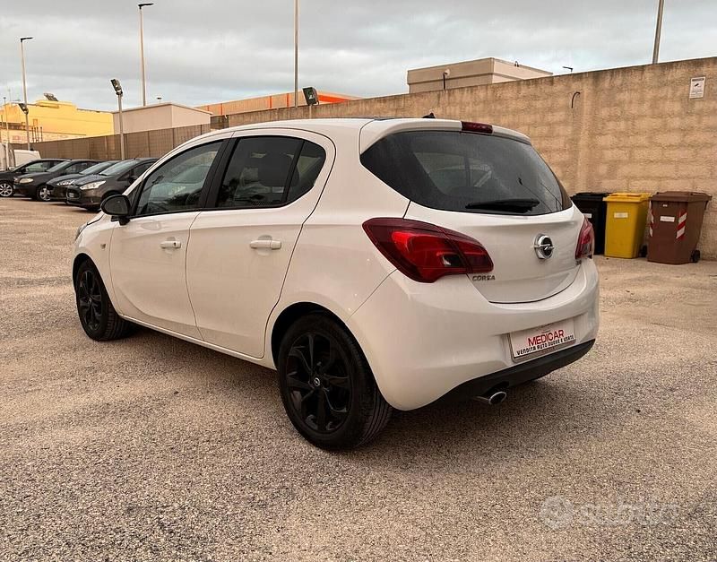 Usata Opel Corsa 75 CV (55 kW) 2016 Bianco Berlina