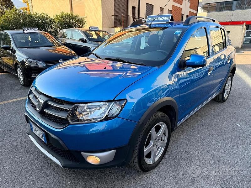 Usata Dacia Sandero Stepway 90 CV (66 kW) 2015 Blu Berlina