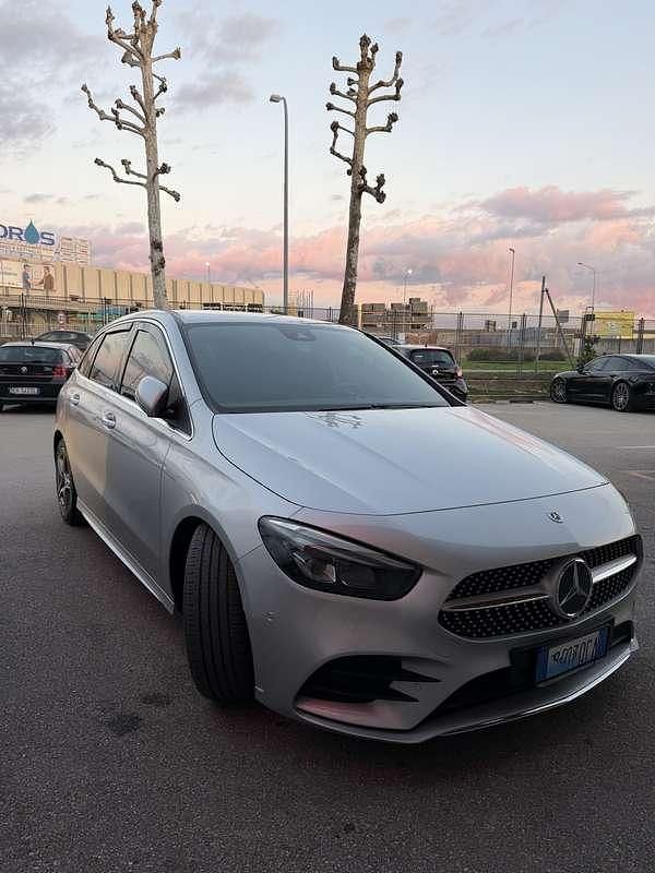 Usata Mercedes B180 Premium 116 CV (85 kW) 2021 Utilitaria