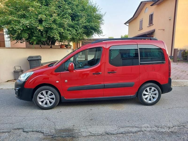 Usata 2015 Peugeot Partner Monovolume | 8500 € - Immagine 1/4