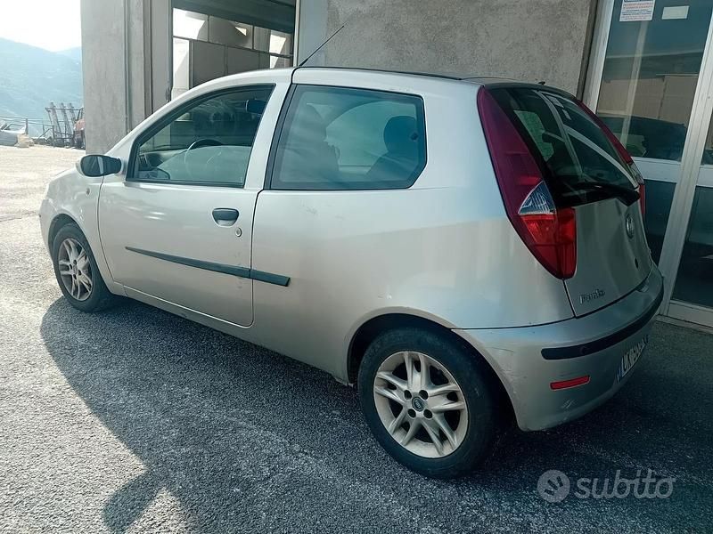 Usata Fiat Punto 80 CV (58 kW) 2003 Utilitaria