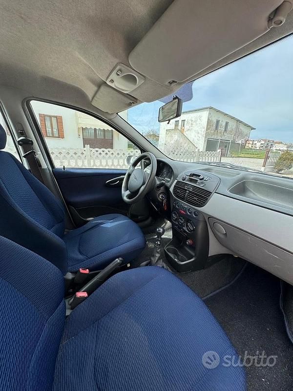 Usata Fiat Punto 80 CV (58 kW) 2001 Grigio Utilitaria