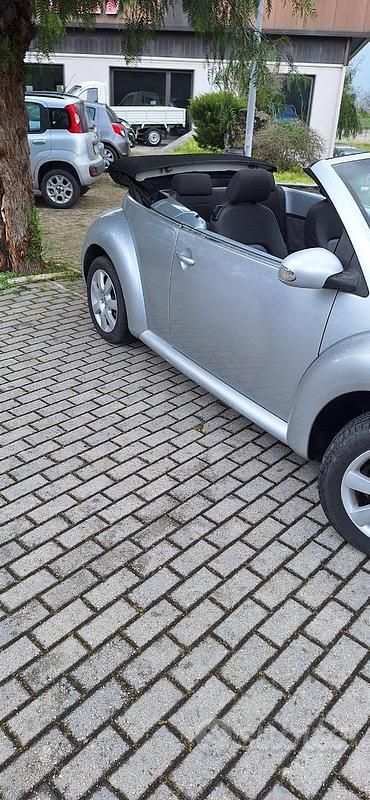 Usata VW New Beetle 101 CV (74 kW) 2005 Grigio Utilitaria