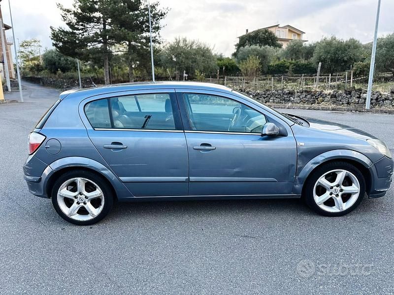 Usata Opel Astra 101 CV (74 kW) 2005 Grigio Berlina