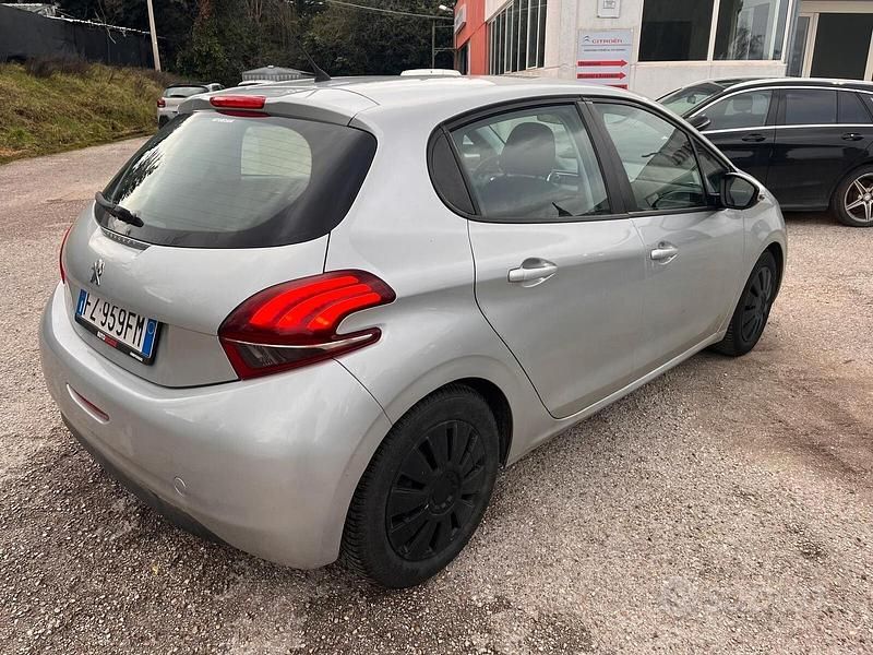 Usata Peugeot 208 Active 68 CV (50 kW) 2018 Other Utilitaria