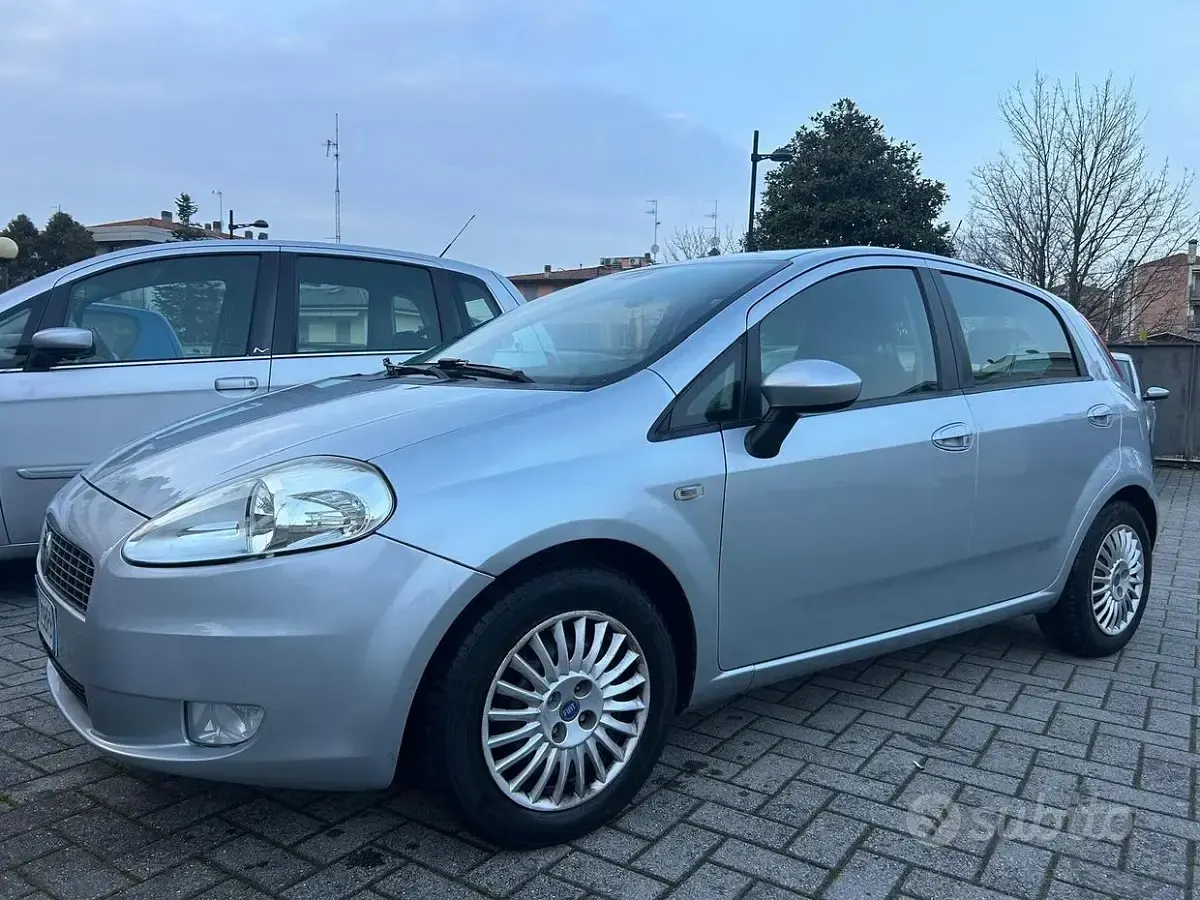 Usata Fiat Grande Punto Dynamic 65 CV (47 kW) 2007 Grigio Utilitaria