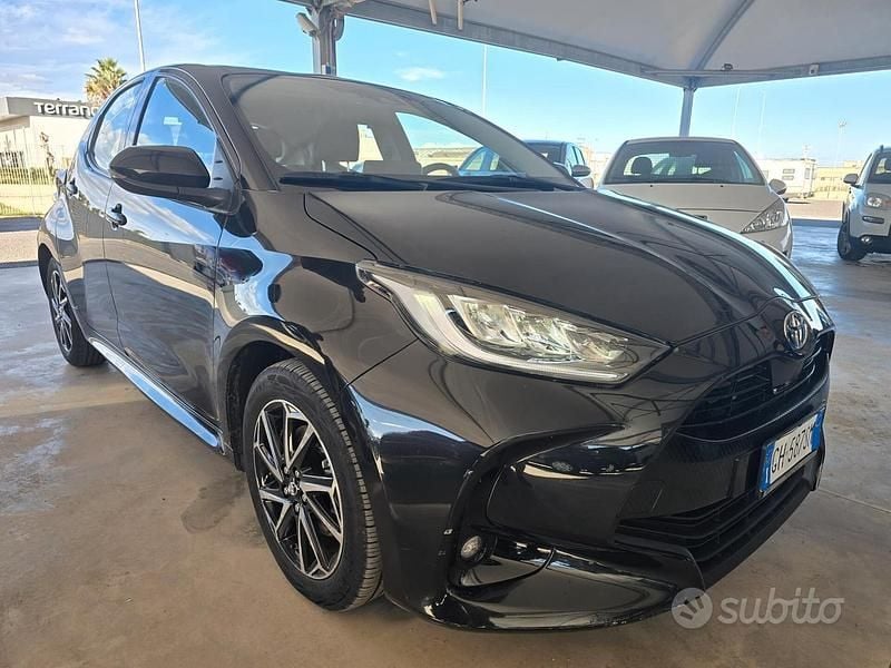 Usata Toyota Yaris Hybrid Trend 92 CV (67 kW) 2022 Grigio Berlina