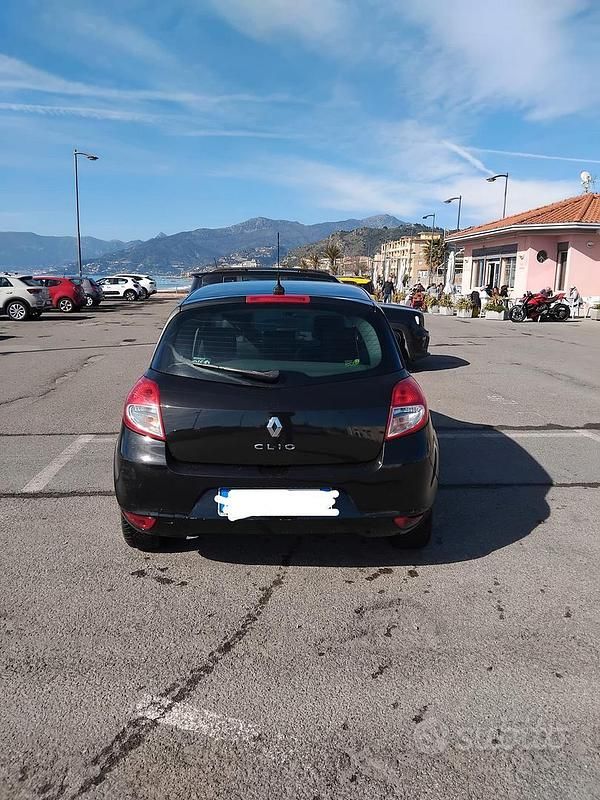 Usata Renault Clio II 86 CV (63 kW) 2009 Nero Berlina
