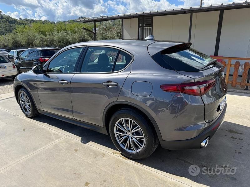 Usata Alfa Romeo Stelvio 160 CV (117 kW) 2021 Grigio SUV