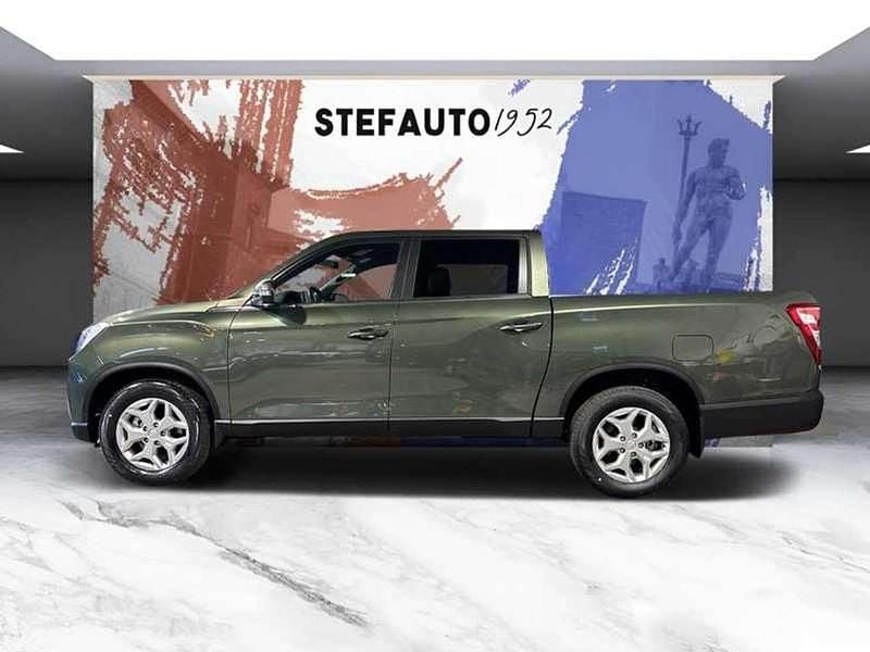 Nuova Ssangyong (KGM) Rexton 201 CV (147 kW) 2025 Amazonia green SUV