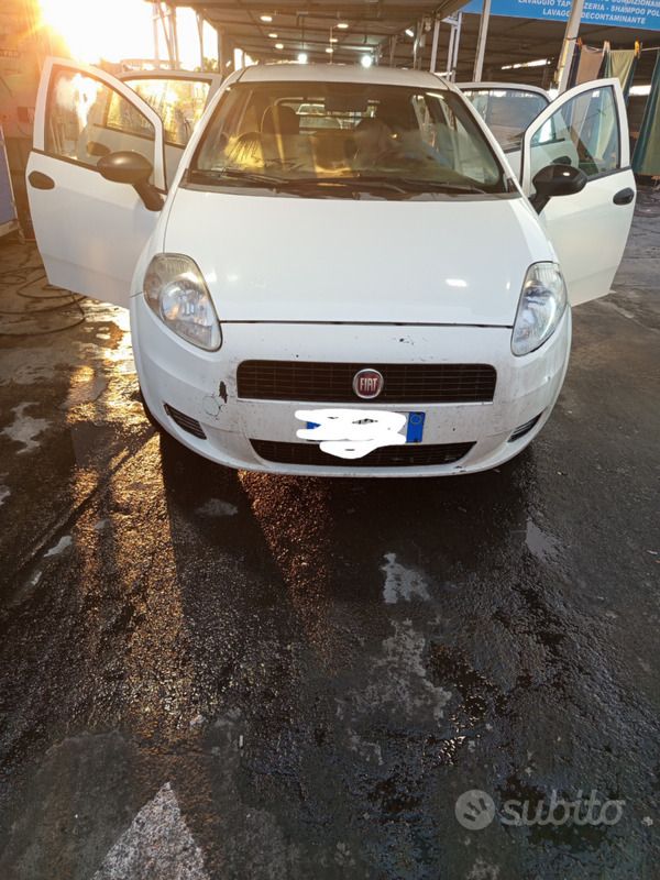 Bianco Usata 2010 Fiat Grande Punto Due volumi | 2300 € (Buon prezzo) - Immagine 1/4