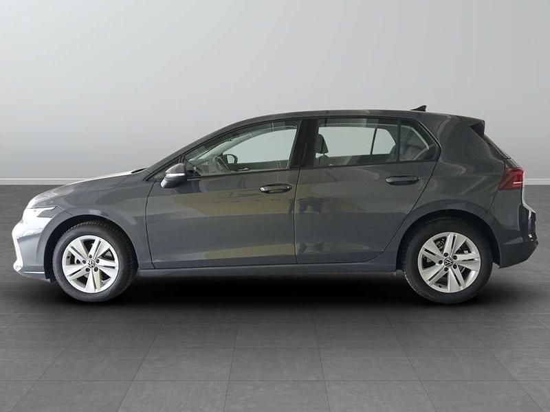 Usata VW Golf VIII Life 116 CV (85 kW) 2025 Dolphin grey metallizzato Berlina