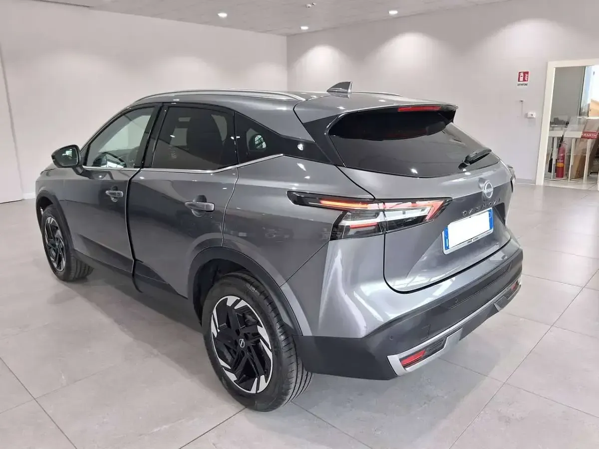 Nuova Nissan Qashqai N-Connecta 140 CV (102 kW) 2026 Dark metal grey SUV