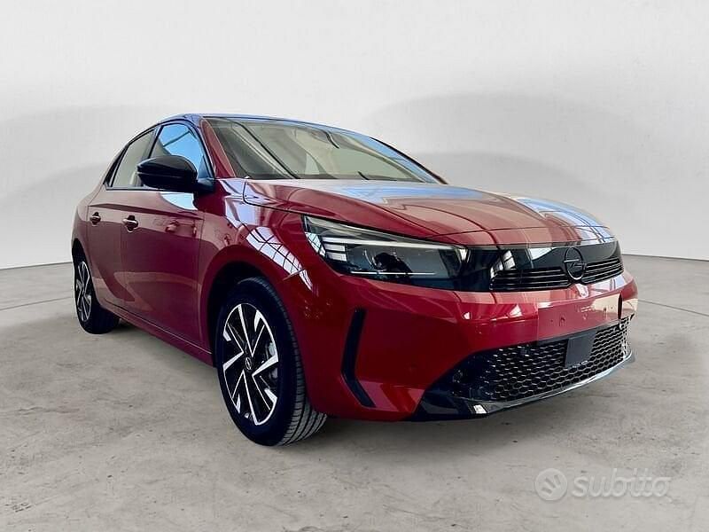 Rosso Nuova 2025 Opel Corsa Tre volumi | 18.800 € (Cara) - Immagine 1/3