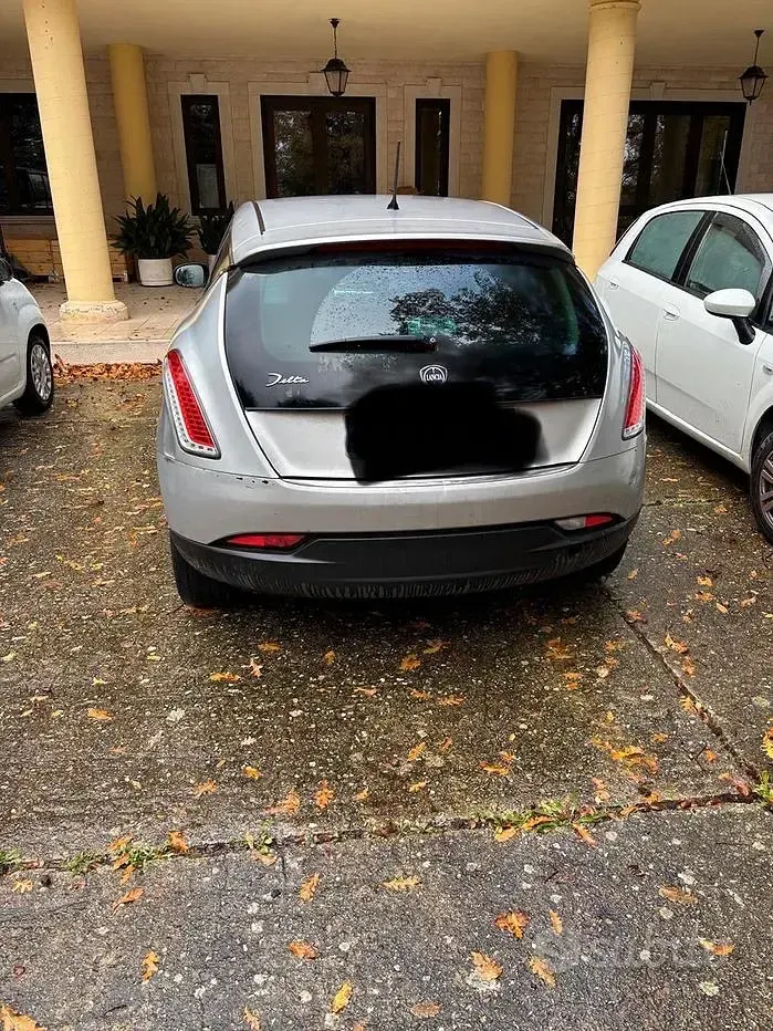 Usata Lancia Delta 120 CV (88 kW) 2013 Grigio Utilitaria