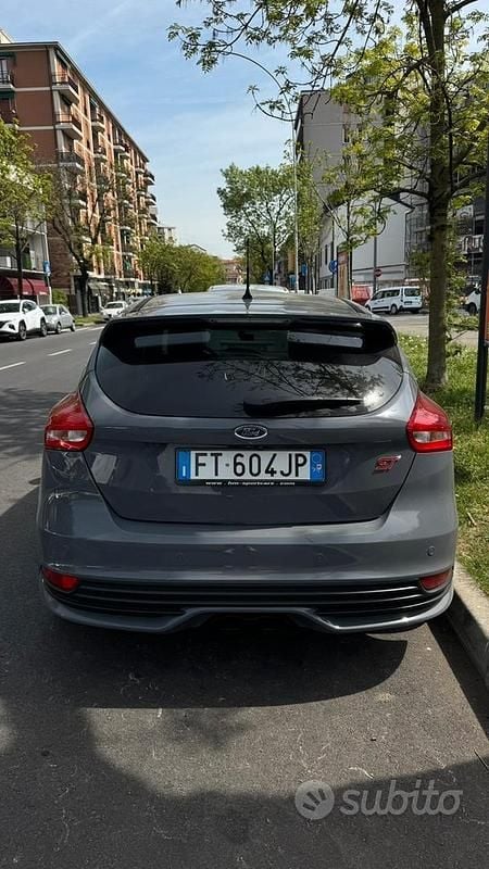 Usata Ford Focus ST 250 CV (183 kW) 2018 Grigio Station wagon