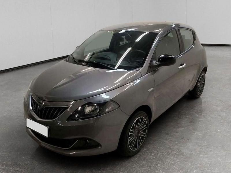 Usata Lancia Ypsilon Gold 69 CV (50 kW) 2023 Grigio Utilitaria