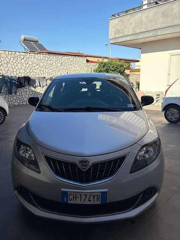 Usata 2022 Lancia Ypsilon Silver Due volumi | 11.500 € (Buon prezzo) - Immagine 1/4