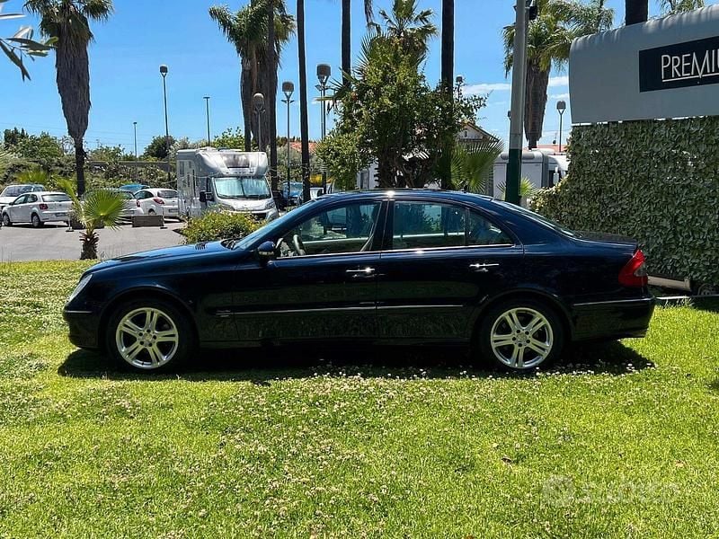 Usata Mercedes E320 Avantgarde 224 CV (164 kW) 2007 Blu Berlina