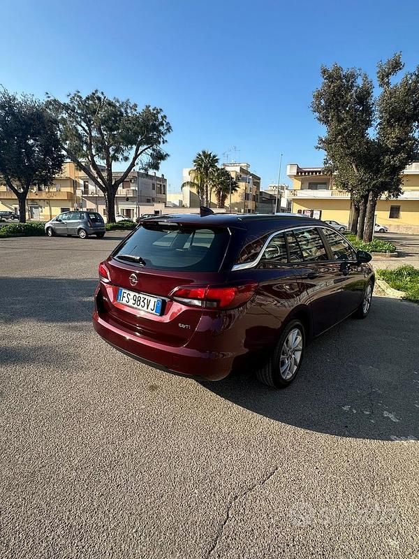 Usata Opel Astra Dynamic 110 CV (80 kW) 2018 Marrone Station wagon