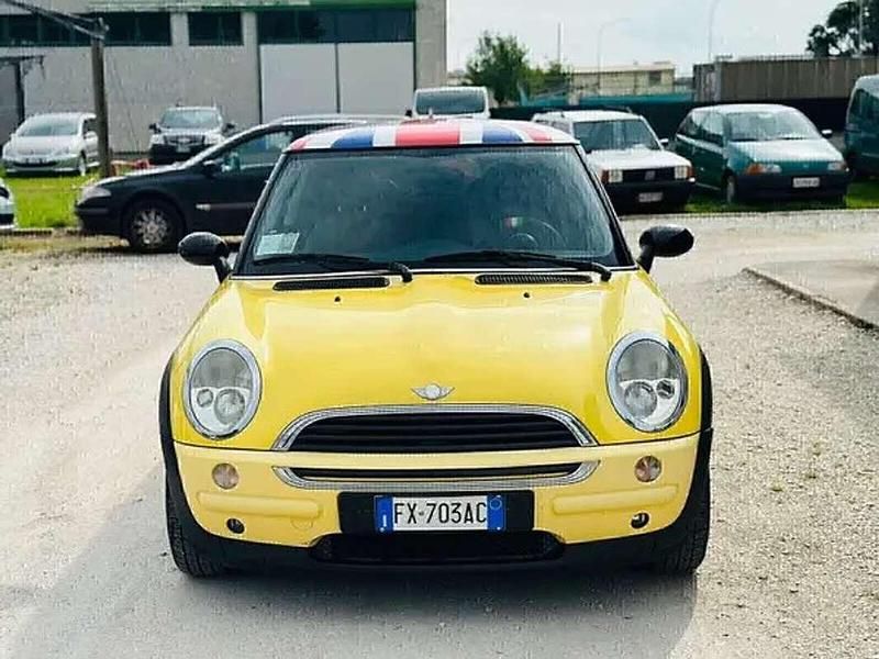 Usata Mini ONE 90 CV (66 kW) 2002 Giallo Utilitaria
