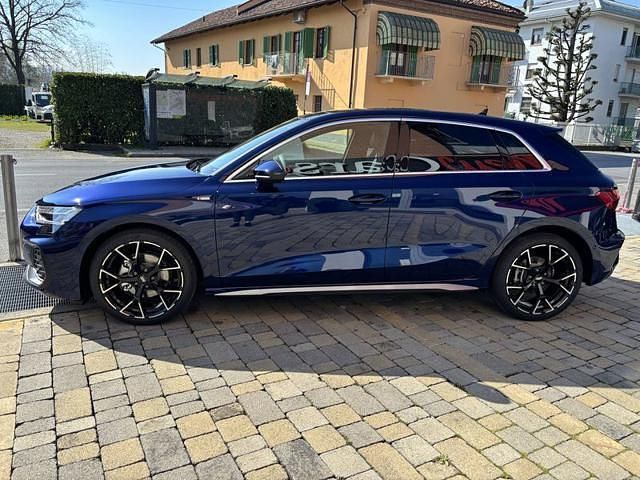 Nuova Audi A3 S-Line 150 CV (110 kW) 2025 Blu Berlina