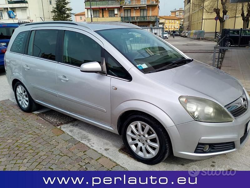 Usata Opel Zafira Cosmo 120 CV (88 kW) 2006 Grigio Monovolume