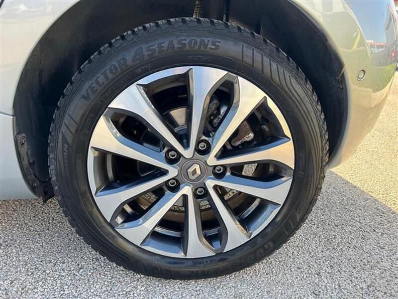 Usata Renault Zoe Intens 100 kW (136 CV) 2022 Grigio chiaro Utilitaria