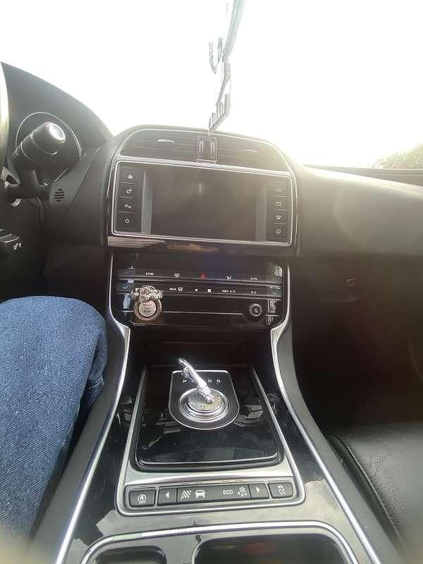 Usata Jaguar XE 179 CV (131 kW) 2018 Berlina