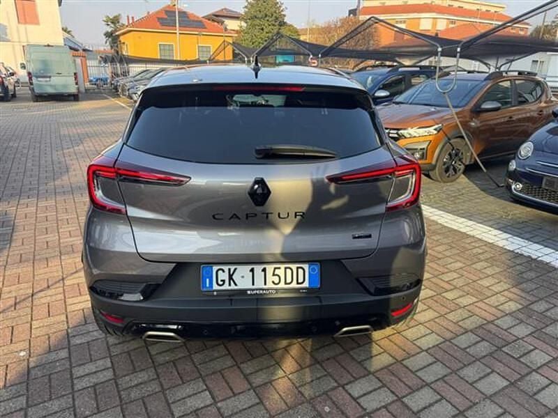 Usata Renault Captur Engineered 145 CV (106 kW) 2022 Grigio scuro SUV
