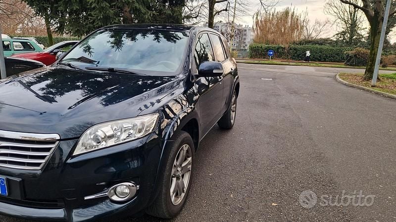 Usata Toyota RAV4 2011 Blu SUV