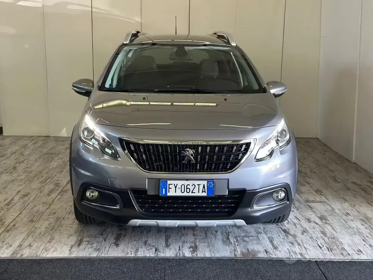 Usata Peugeot 2008 Allure 102 CV (75 kW) 2019 Grigio SUV