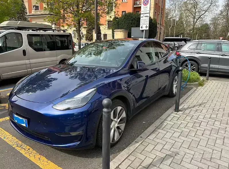 Usata Tesla Model Y 152 kW (208 CV) 2022 Bluazzurro SUV