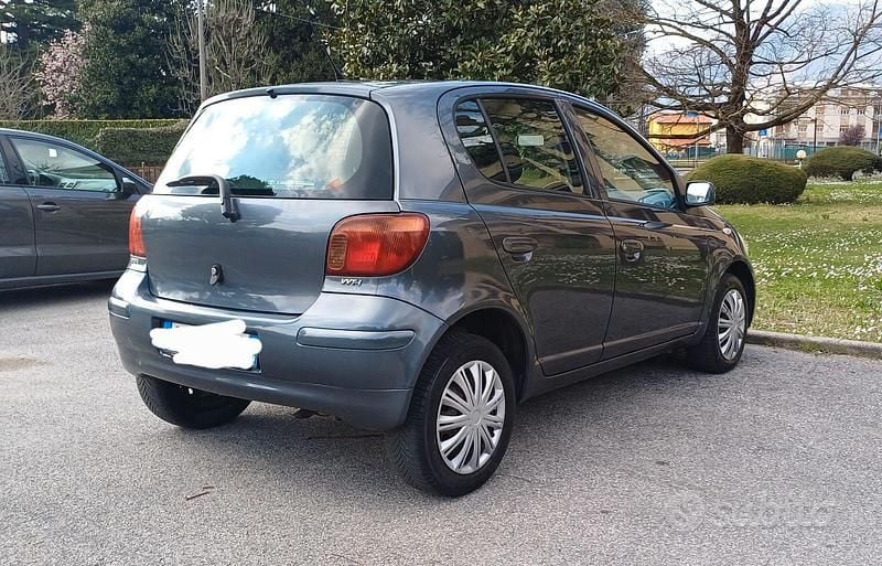 Usata Toyota Yaris 2004 Grigio Utilitaria