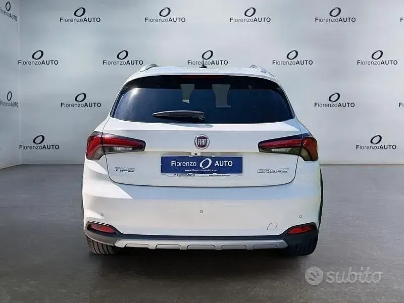Usata Fiat Tipo Cross Plus 100 CV (73 kW) 2021 Bianco Berlina