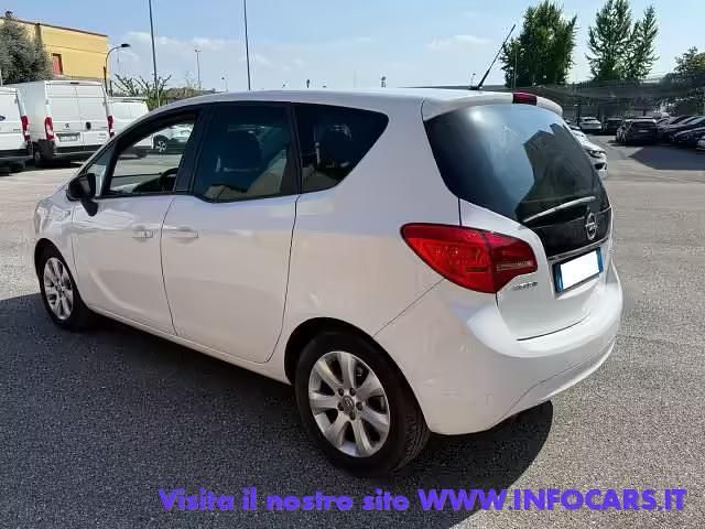 Usata Opel Meriva Cosmo 95 CV (69 kW) 2010 Bianco pastello Monovolume