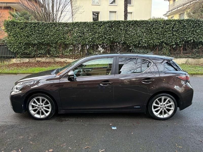 Usata Lexus CT200h Executive Line 99 CV (72 kW) 2013 Grigio Berlina
