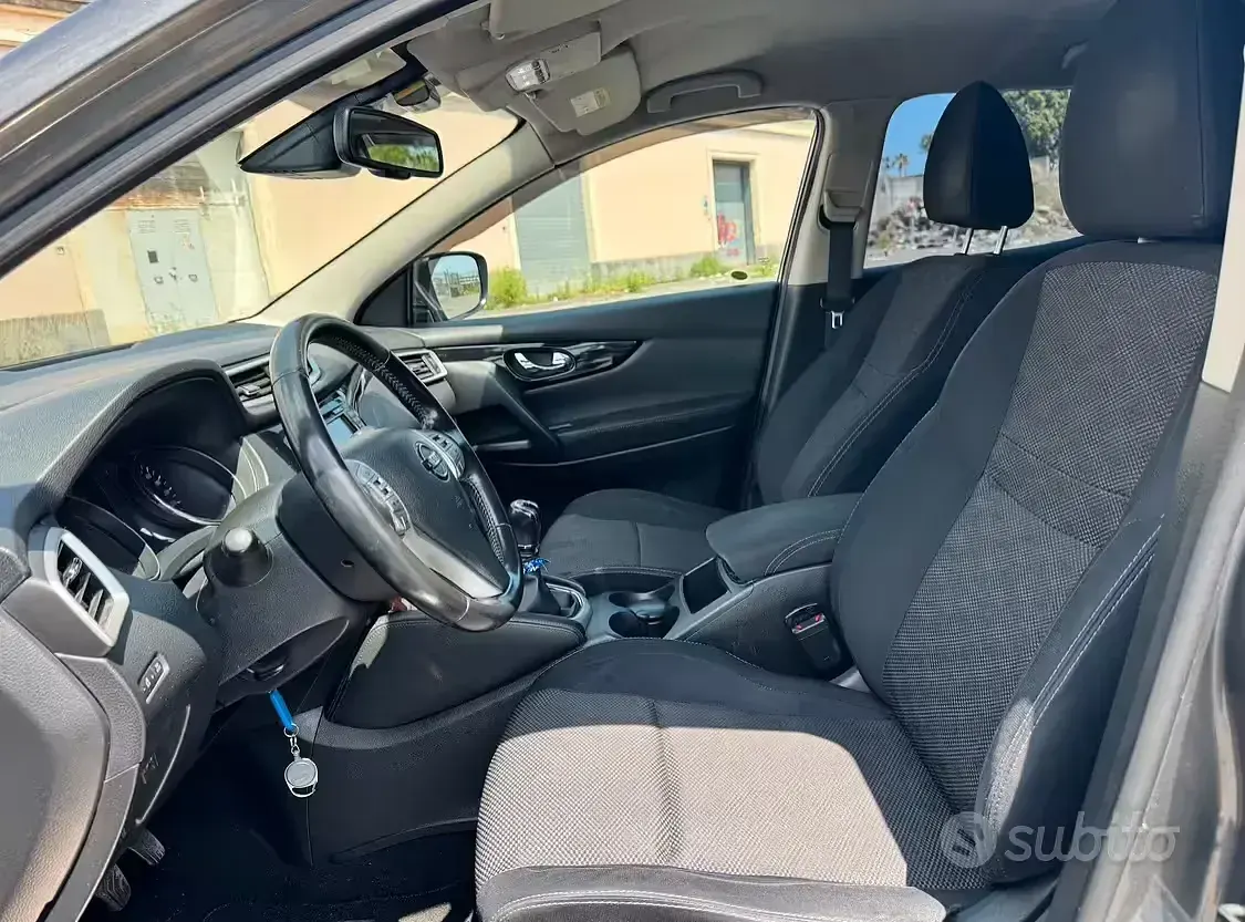 Usata Nissan Qashqai Acenta 110 CV (80 kW) 2015 Grigio SUV