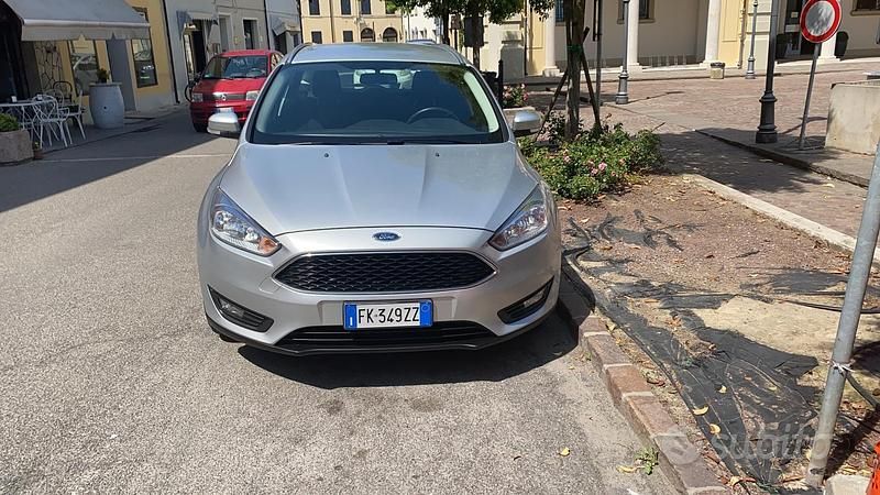 Usata Ford Focus 120 CV (88 kW) 2017 Grigio Berlina