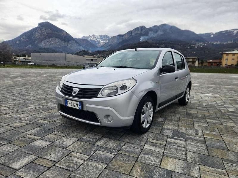 Usata Dacia Sandero Ambiance 75 CV (55 kW) 2012 Berlina