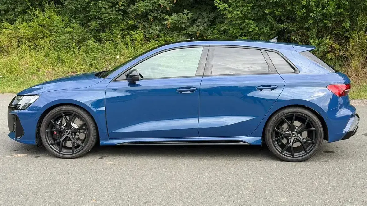 Usata Audi RS3 Ambiente 400 CV (294 kW) 2026 Blu/azzurro Berlina
