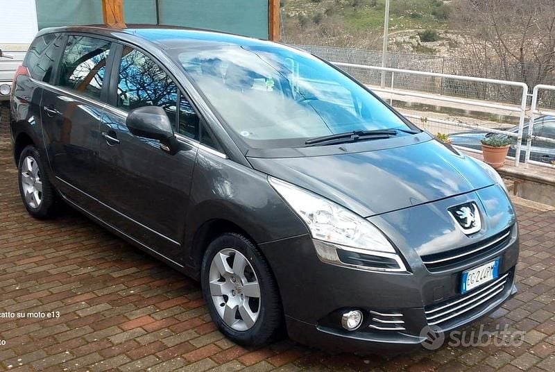Usata Peugeot 5008 112 CV (82 kW) 2011 Monovolume