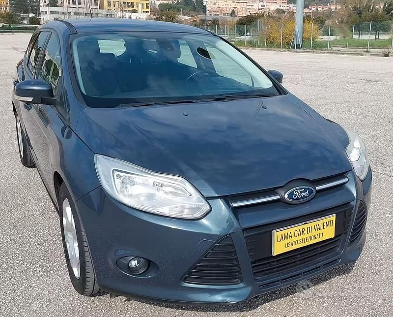 Usata Ford Focus 116 CV (85 kW) 2014 Grigio Station wagon