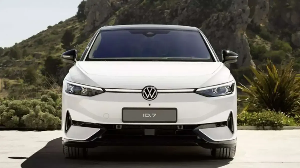 Usata VW ID.7 GTX 88 kW (121 CV) 2024 Argento Utilitaria