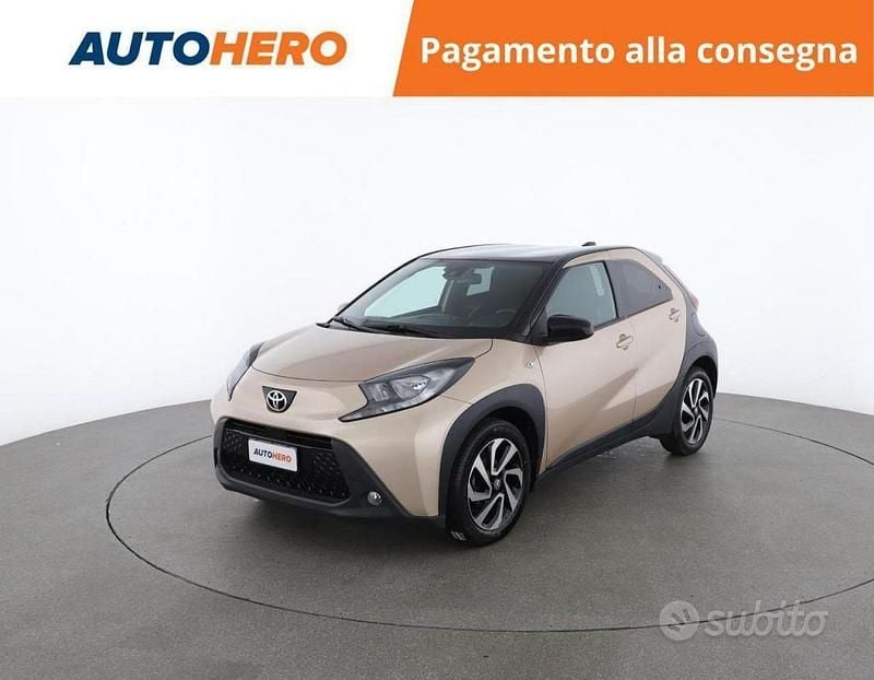 Beige Usata 2023 Toyota Aygo X Trend SUV | 15.499 € (Buon prezzo) - Immagine 1/4