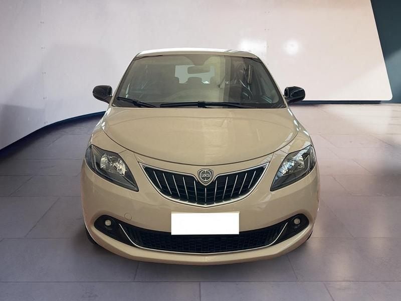 Usata Lancia Ypsilon Gold 70 CV (51 kW) 2021 Bianco Utilitaria