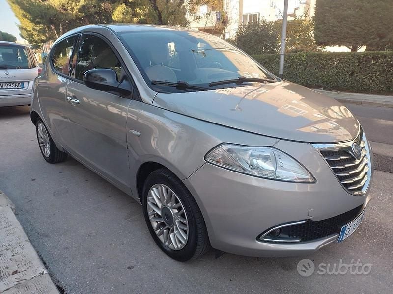 Grigio Usata 2014 Lancia Ypsilon Gold Due volumi | 3650 € (Super prezzo) - Immagine 1/4